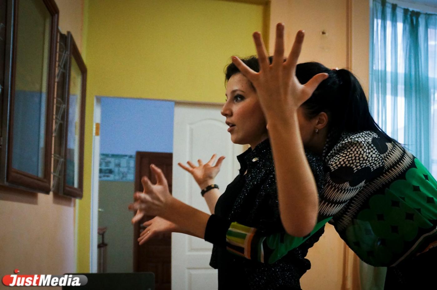 Студенты ЕГТИ готовы «порвать всех» за свой вуз. Экскурсия JustMedia по театральному институту - Фото 1