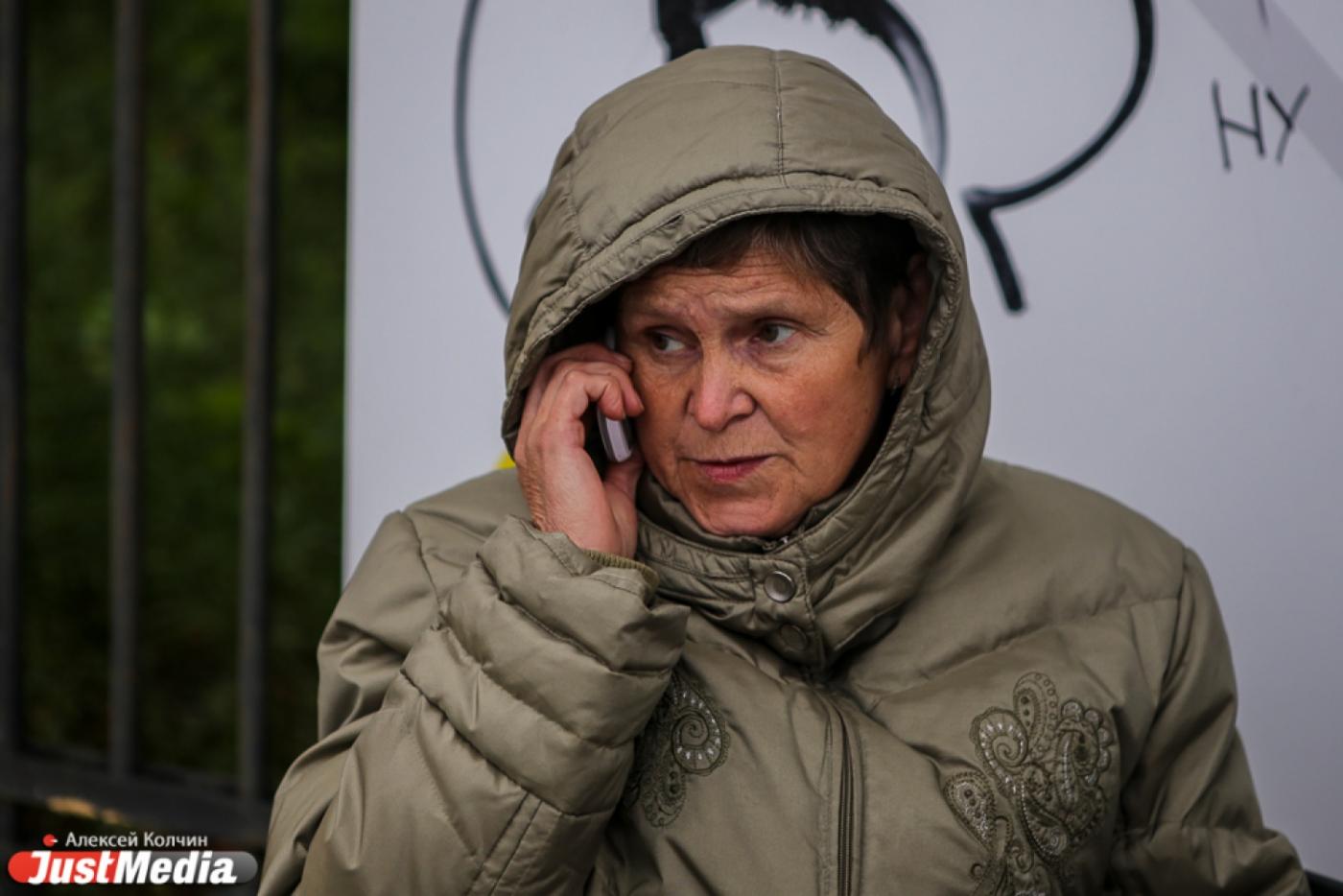 Голодовка в защиту прав заключенных: три общественницы уже восемь дней сидят под окнами свердловской ГУФСИН - Фото 1