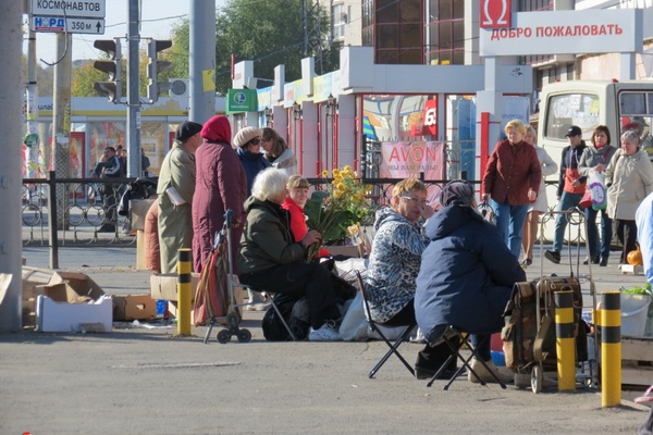 «Крыша была всегда!». JustMedia.ru выяснил, по каким правилам живет нелегальная уличная торговля в Екатеринбурге. СПЕЦПРОЕКТ - Фото 1