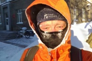 Рецепт спасения от уральских морозов от шотландского барда-велосипедиста: «В -10 надеваю подшлемник, в -20 натягиваю его на нос»