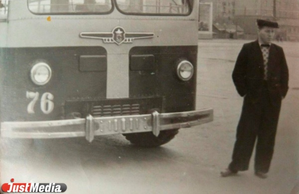 «Стояли на задней стенке троллейбуса и сидели по 5 человек на крыше». О работе свердловского троллейбуса в конце 1950-х в СПЕЦПРОЕКТе «Е-транспорт» - Фото 1