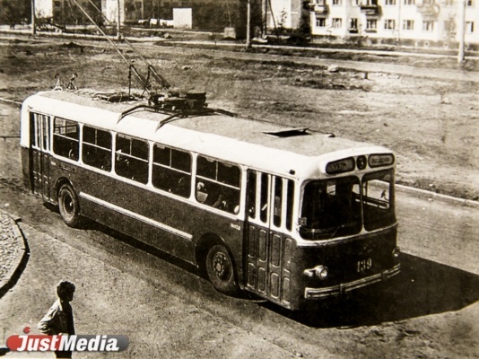 «Уже миллиардный пассажир, а линии все равно прокладывали вручную». Как работал свердловский троллейбус в начале 1970-х в спецпроекте «Е-транспорт» - Фото 1