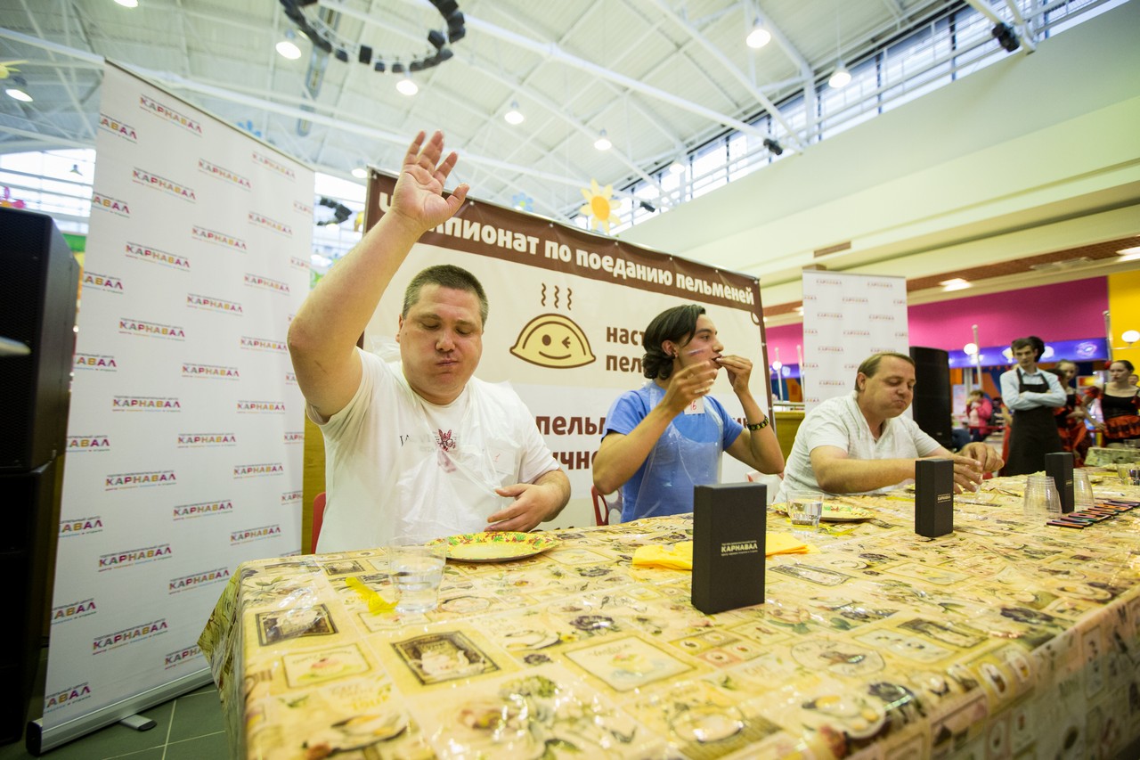 Житель Екатеринбурга съел за 30 секунд 30 пельменей - Фото 7