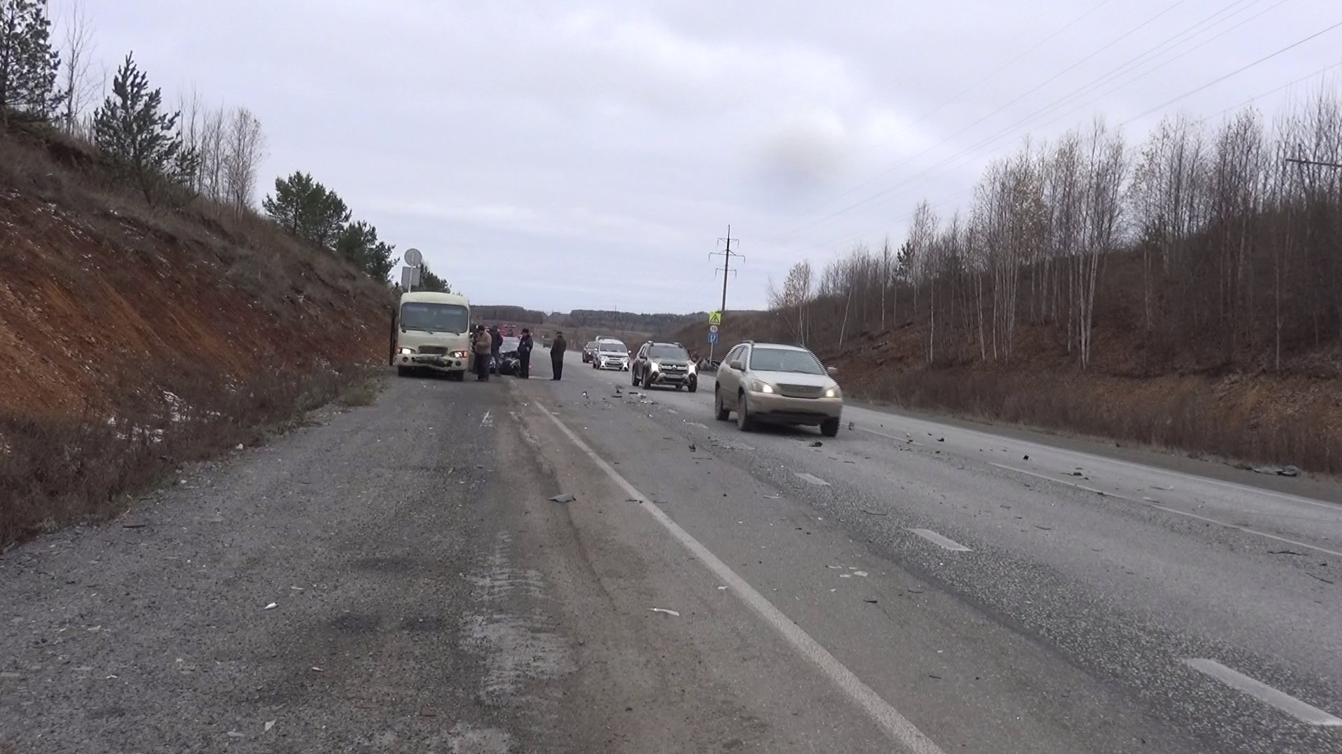 Рейсовый автобус и три автомобиля столкнулись на Серовском тракте. Три человека получили травмы - Фото 3