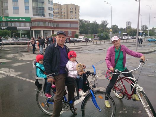 Под председательством Бабушкиной депутаты Коробейников и Артюх проехались по Екатеринбургу на велосипедах - Фото 4