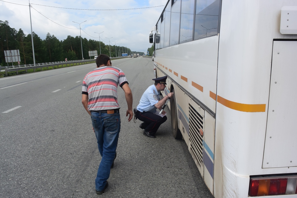 ГИБДД Екатеринбурга устроила рейд по пассажирским автобусам - Фото 2