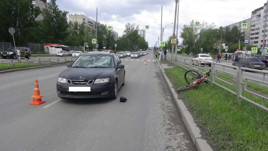 В Екатеринбурге водитель иномарки сбил велосипедиста, ехавшего на красный. ФОТО - Фото 3