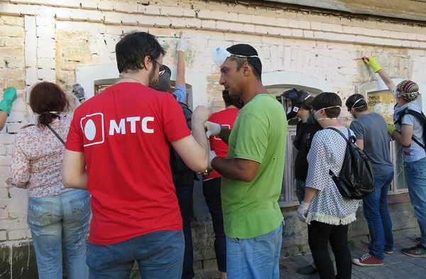 Волонтеры МТС восстанавливают памятник архитектуры в центре Екатеринбурга  - Фото 4