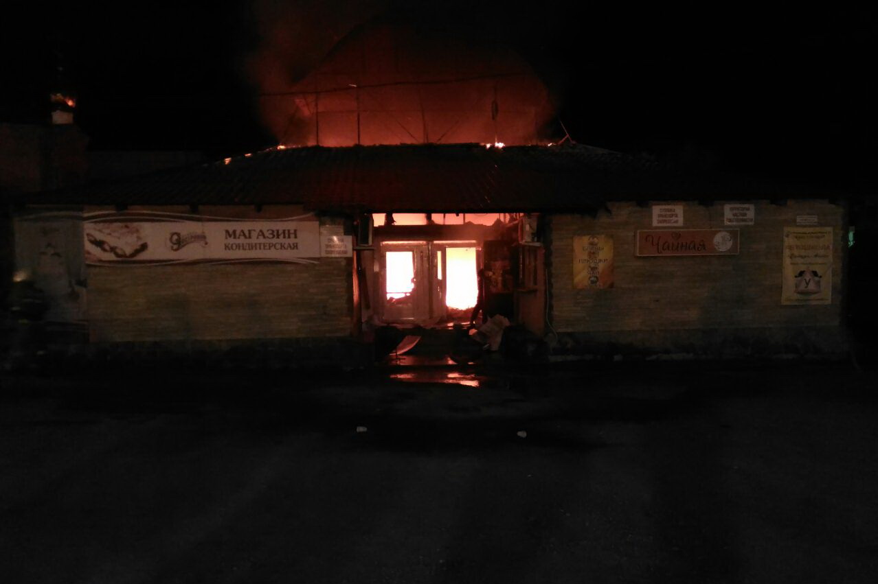 В Камышлове сгорел мини-рынок. ФОТО - Фото 3