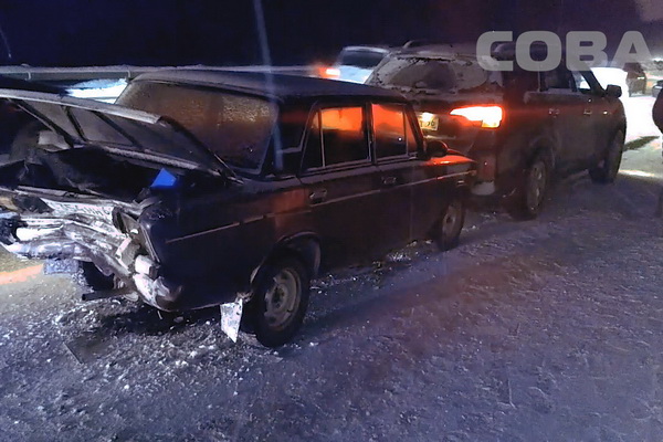 На Серовском тракте съехавший в кювет Opel спровоцировал столкновение пяти машин. ФОТО - Фото 5