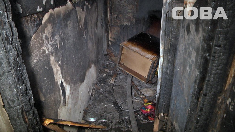 На Серафимы Дерябиной в девятиэтажке горели несколько квартир. ФОТО - Фото 2
