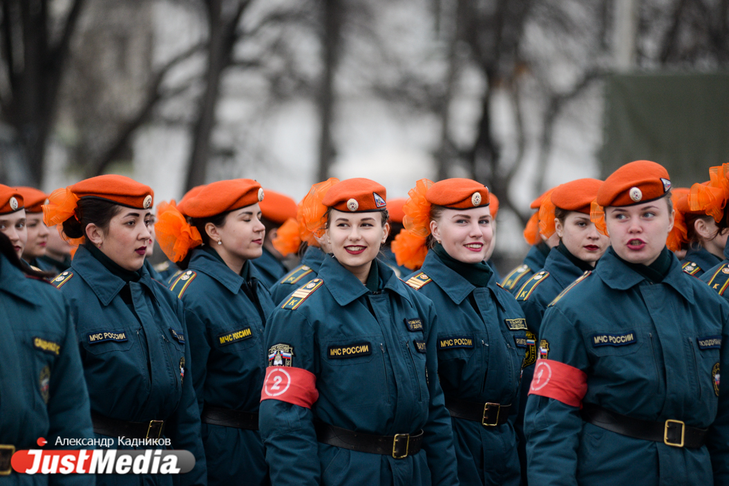 В Екатеринбурге прошла генеральная репетиция парада Победы. О том, как это было, в десяти фото - Фото 4