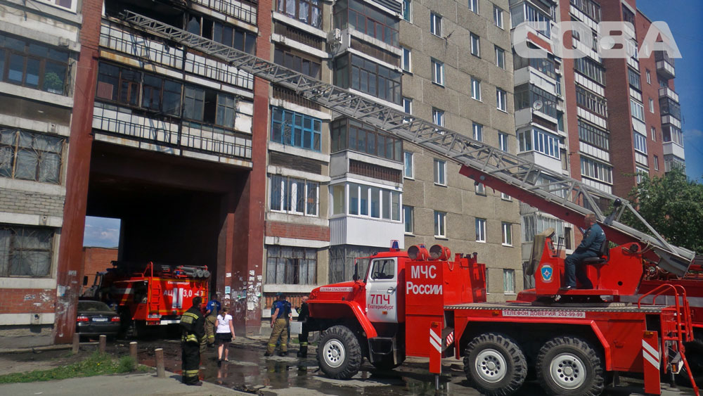 На улице Армавирской загорелись вещи на балконе многоэтажки - Фото 3