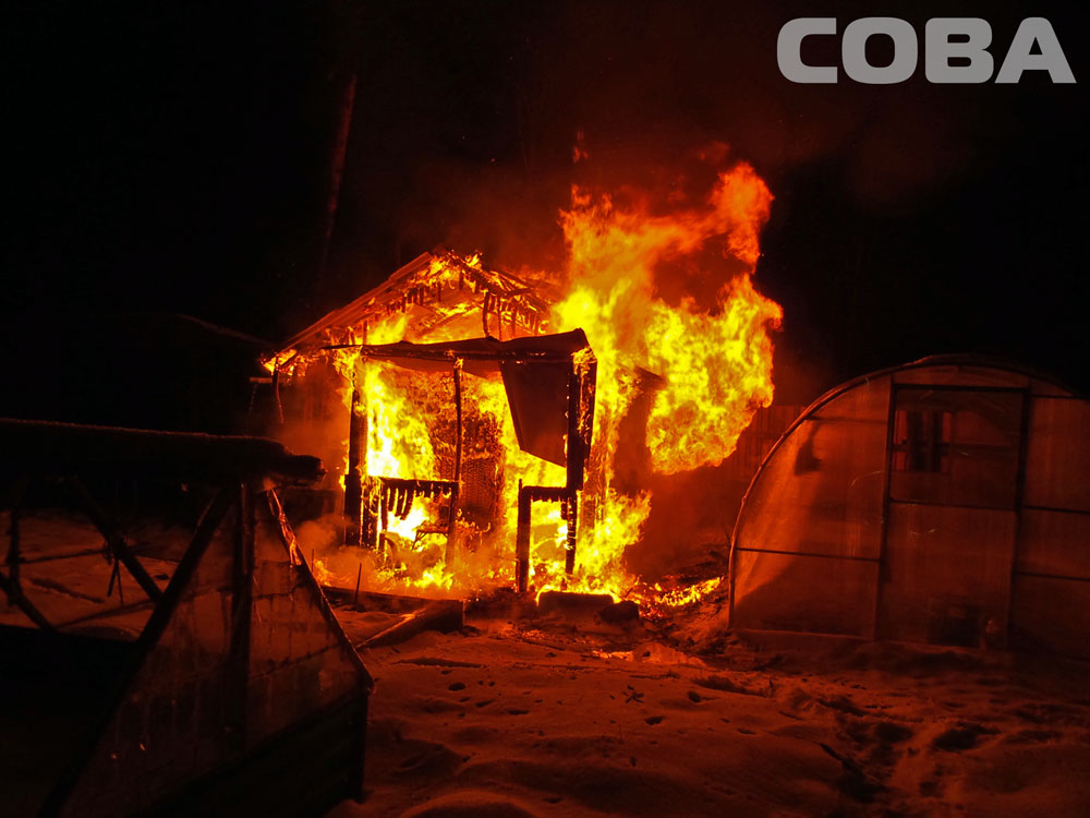 На Большом конном полуострове сгорели три дома и машина - Фото 2