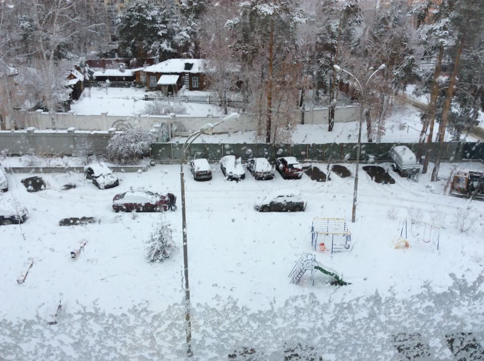 «То чувство, когда засыпал в марте, а проснулся в декабре». Екатеринбуржцы «запорошили» соцсети снегопадом. ФОТО - Фото 7