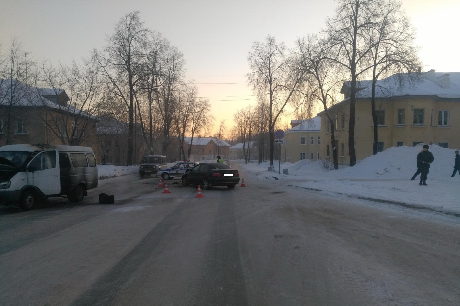В Новоуральске после столкновения с Toyota загорелась пассажирская «Газель» - Фото 2