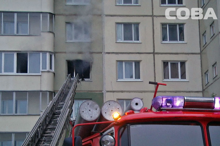 На Чкалова неадекватный жилец, пытаясь покончить с собой, поджег квартиру. ФОТО, ВИДЕО - Фото 2