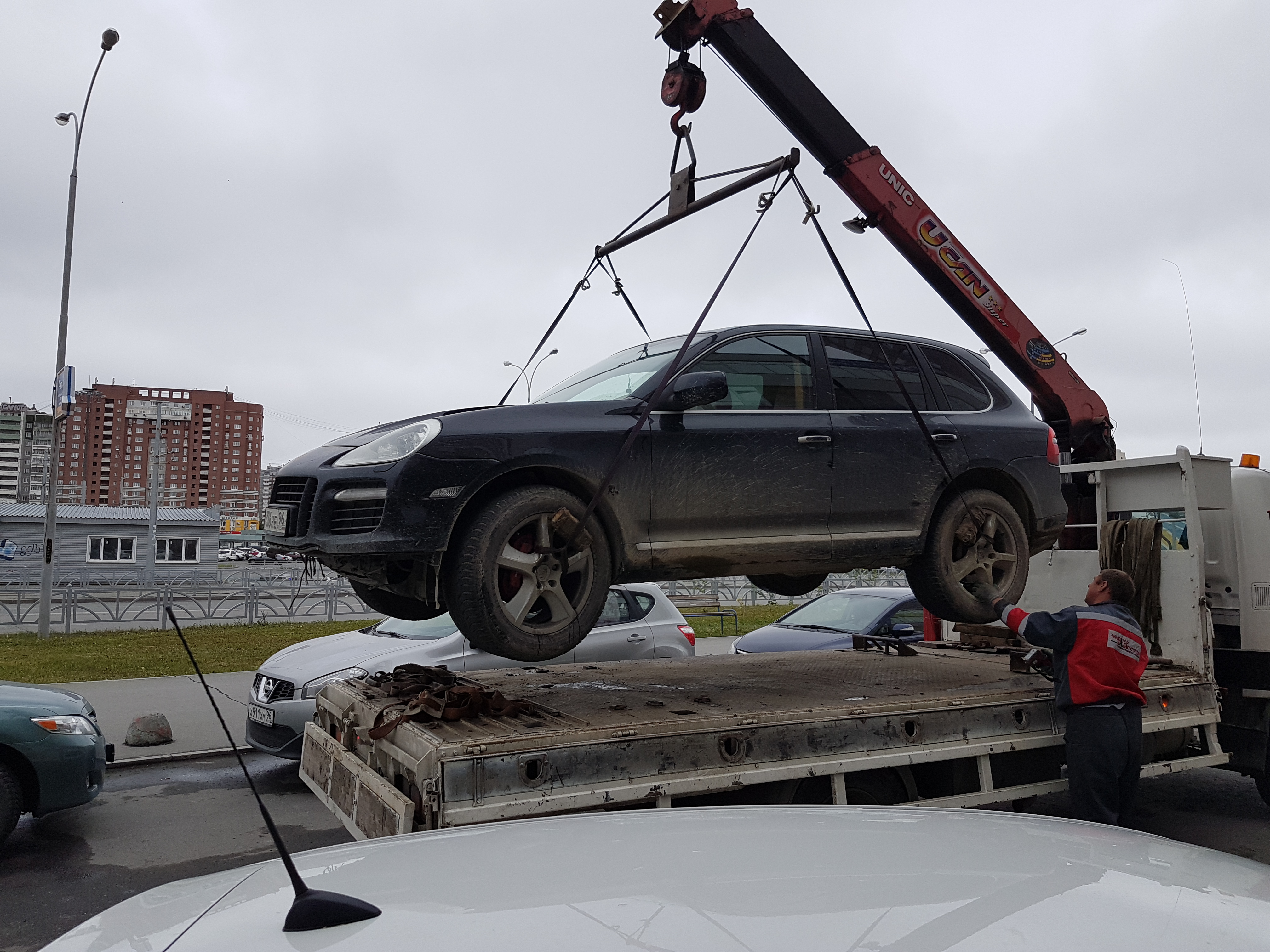 В Екатеринбурге еще один должник лишился дорогостоящего автомобиля - Фото 2