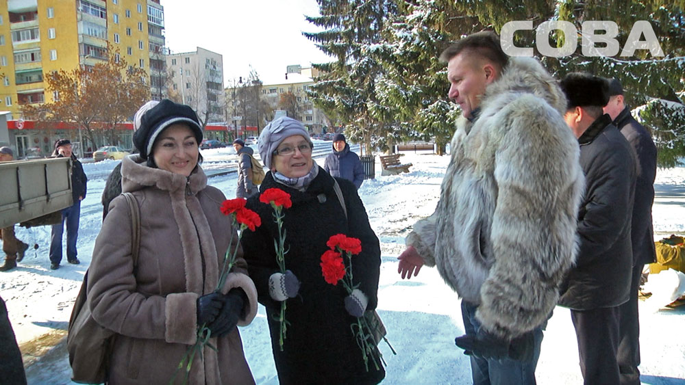 В Екатеринбурге установили пятиметровый памятник Герою Советского Союза Василию Маргелову  - Фото 5