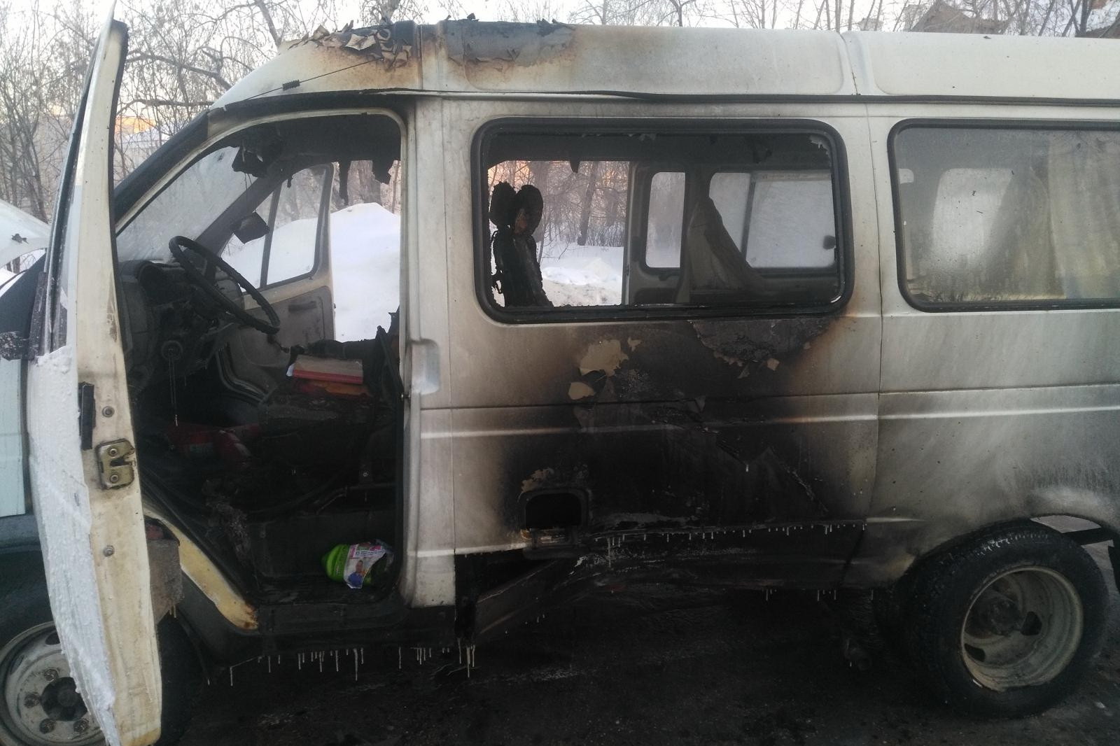 В Новоуральске после столкновения с Toyota загорелась пассажирская «Газель» - Фото 3