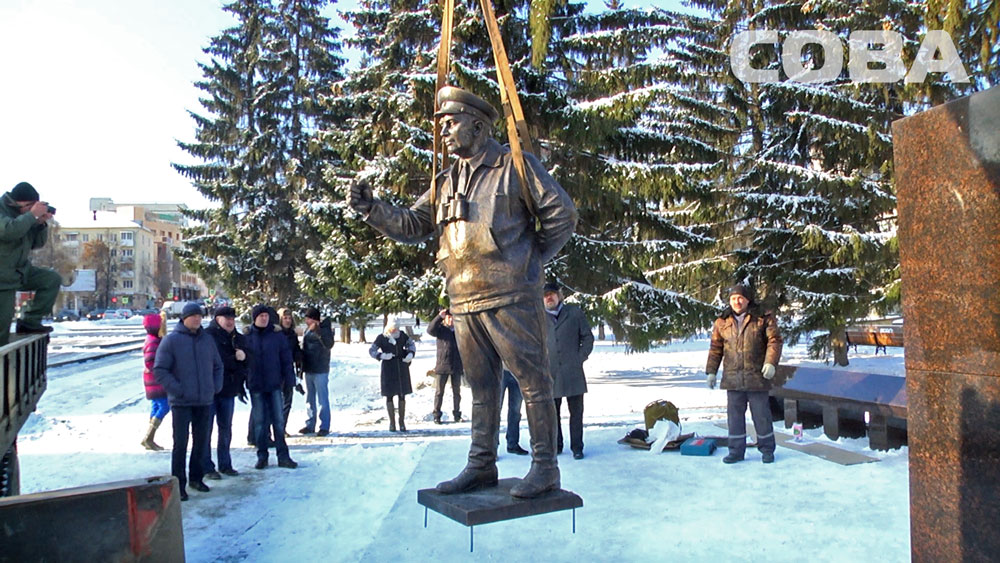 В Екатеринбурге установили пятиметровый памятник Герою Советского Союза Василию Маргелову  - Фото 2