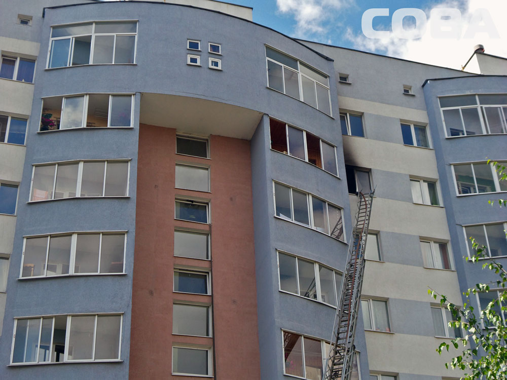 В Екатеринбурге в десятиэтажке на Пальмиро Тольятти горела квартира - Фото 5