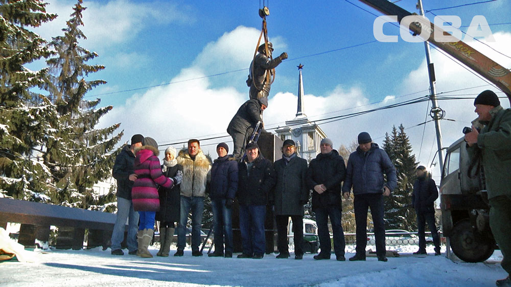 В Екатеринбурге установили пятиметровый памятник Герою Советского Союза Василию Маргелову  - Фото 6