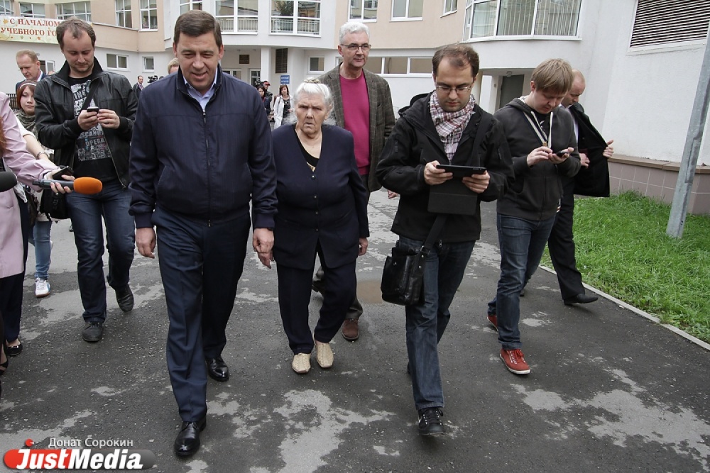 Куйвашев проголосовал за Силина, ЕР и Мяконьких, а потом пообещал пенсионерке заварить между их домами калитку. ФОТО - Фото 5
