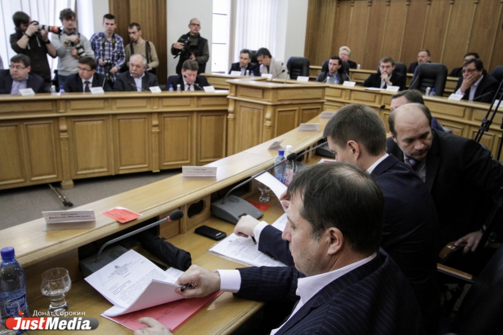 Депутаты, объявившие бойкот Екатеринбургской гордуме, не смогли отказаться от дележки портфелей и засветились на BBC - Фото 2