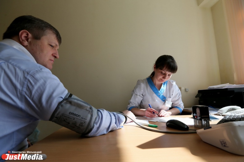 Екатеринбургские чиновники и топ-менеджеры уральской медицины поставили прививки от клеща. ФОТО - Фото 2
