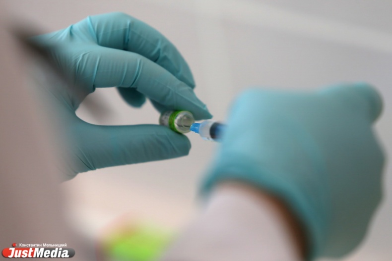 Екатеринбургские чиновники и топ-менеджеры уральской медицины поставили прививки от клеща. ФОТО - Фото 4