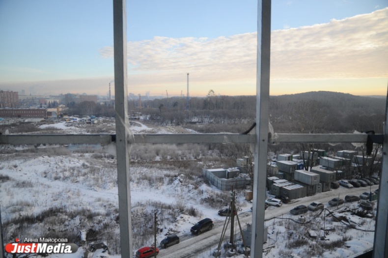 «Южные ворота Екатеринбурга» почти готовы. Первый дом с панорамными окнами, вертолетной площадкой и собственным входом в ЦПКиО сдадут через полгода. ФОТО - Фото 5