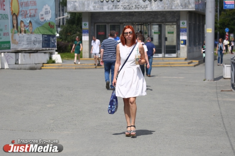 JustMedia.Ru устроил фотоохоту на уральских красоток в коротких платьях и шортиках. ФОТО - Фото 6