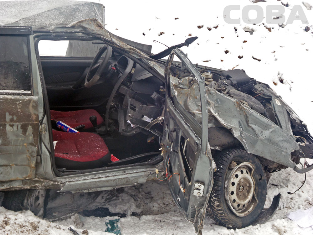 На Московском тракте дерзкий водитель на ВАЗе улетел в кювет: один человек погиб, один в больнице - Фото 7