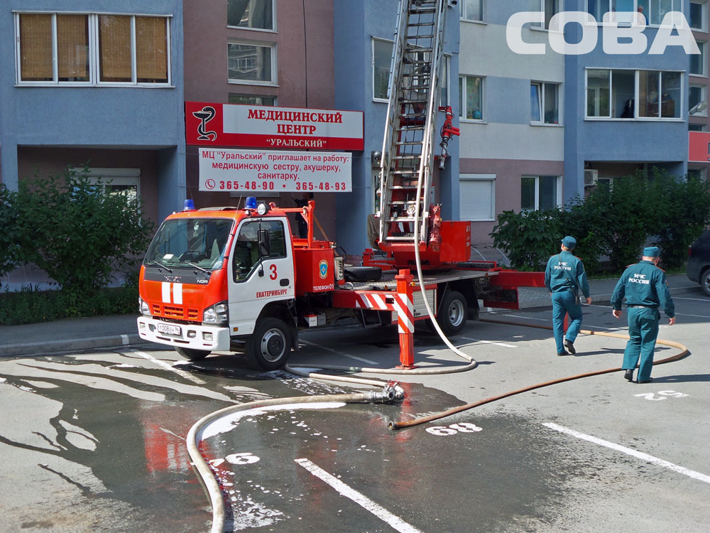 В Екатеринбурге в десятиэтажке на Пальмиро Тольятти горела квартира - Фото 6