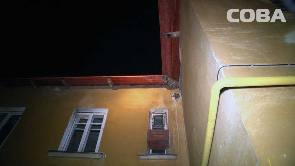 Потолок в доме на Уралмаше, где пострадала семья с детьми, мог рухнуть из-за безответственности рабочих. ФОТО - Фото 2