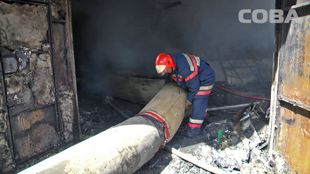 Рядом со складом на Монтажников загорелся офисник. Из здания эвакуировали 30 человек - Фото 5