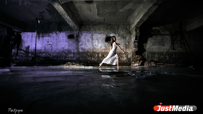 В Екатеринбурге фотографы заставили модель танцевать босиком на льду. ФОТО - Фото 10