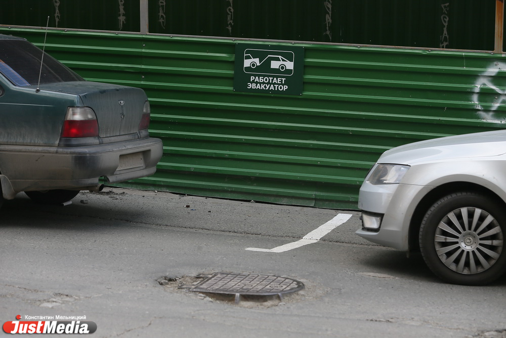 На Краснойармейской нарисовали разметку, с которой эвакуируют припаркованные автомобили. ФОТО - Фото 2