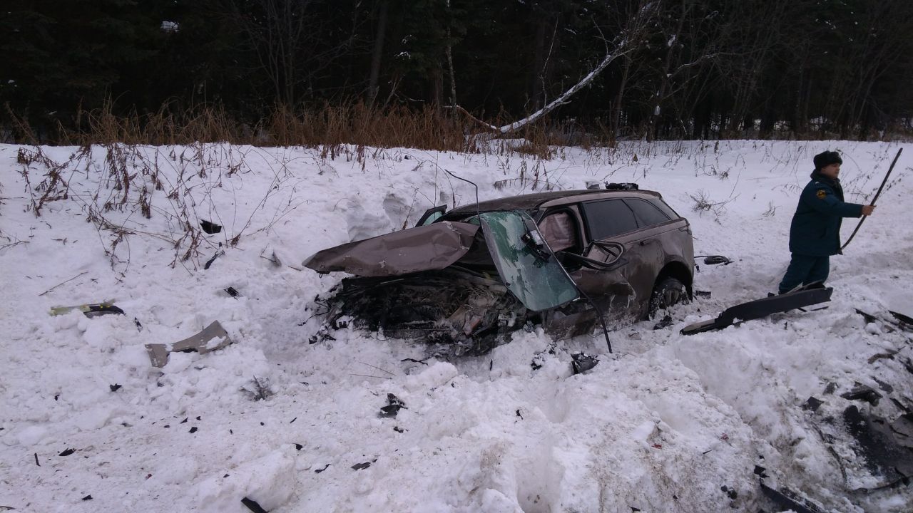 На Пермском тракте в лобовом столкновении с Range Rover погиб водитель Nissan. Еще три человека в больнице. ФОТО - Фото 2