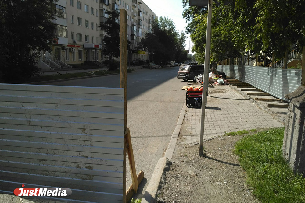 В Екатеринбурге закрыли на ремонт улицу Мамина-Сибиряка. ФОТО - Фото 3