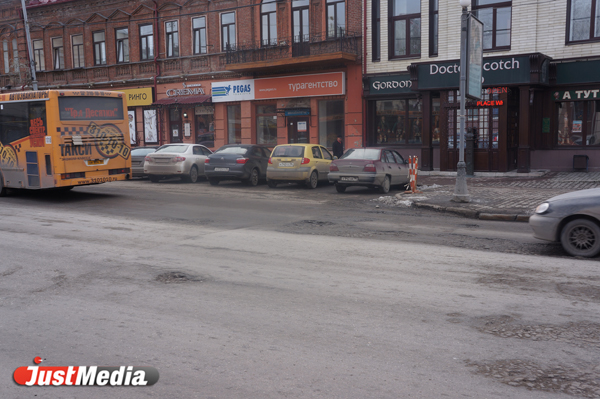 Екатеринбург в этом году останется без дорог: в бюджете нет денег даже на ямочный ремонт. ФОТО - Фото 3