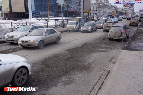 Екатеринбург в этом году останется без дорог: в бюджете нет денег даже на ямочный ремонт. ФОТО - Фото 4