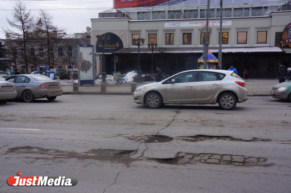 Екатеринбург в этом году останется без дорог: в бюджете нет денег даже на ямочный ремонт. ФОТО - Фото 6