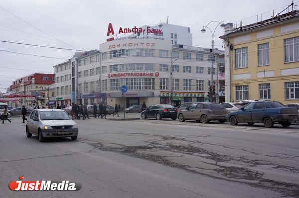 Екатеринбург в этом году останется без дорог: в бюджете нет денег даже на ямочный ремонт. ФОТО - Фото 8