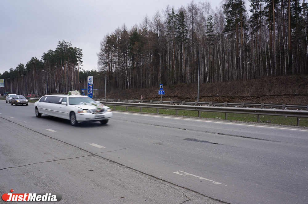 Климатические условия на Урале не способствуют хорошим дорогам. Но областные чиновники  обвиняют в этом мэрию - Фото 3