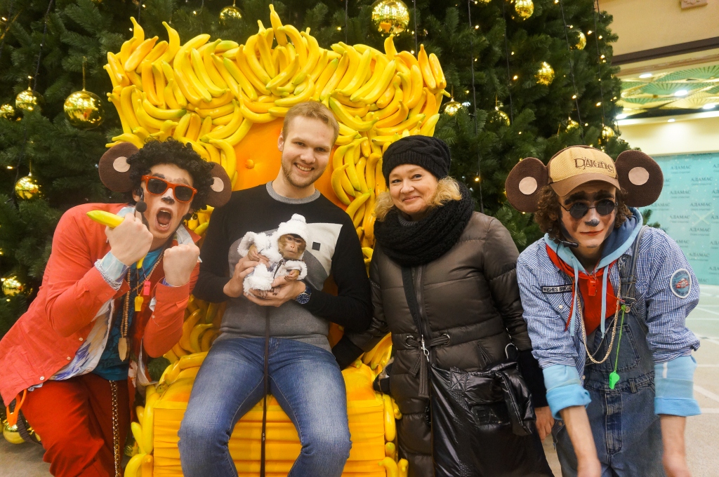 Селфи на банановом троне. В Екатеринбурге в преддверие года обезьяны появился необычный арт-объект - Фото 4
