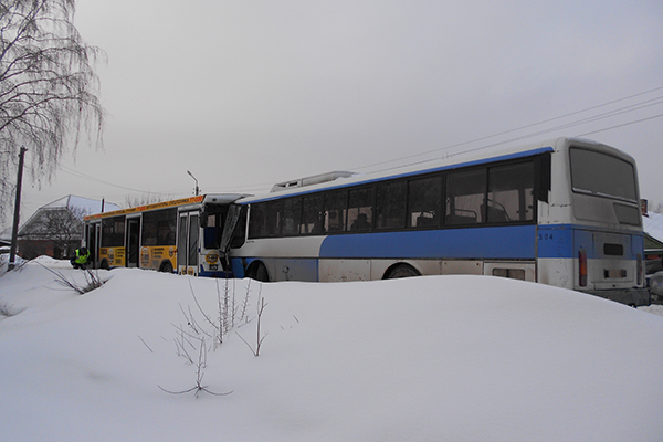 В Верхней Пышме столкнулись два рейсовых автобуса. Пострадали семь человек - Фото 3