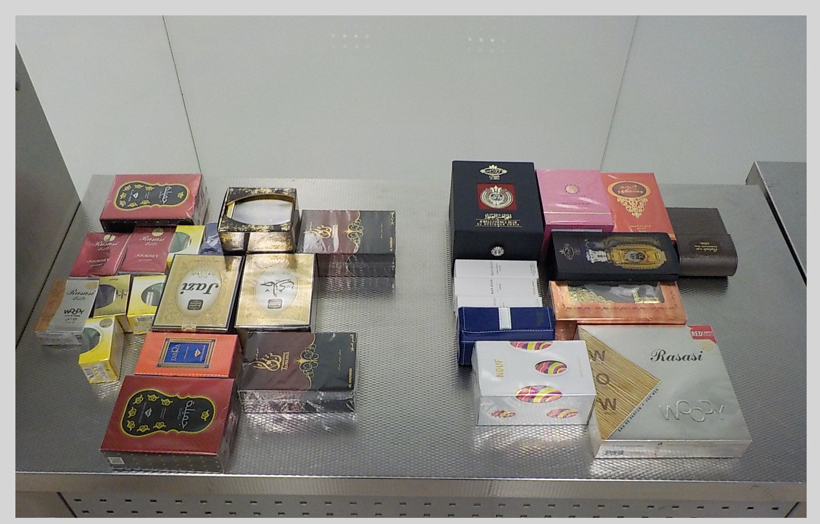 В Кольцово у двух подружек конфисковали 23 килограмма парфюмерии из ОАЭ - Фото 2