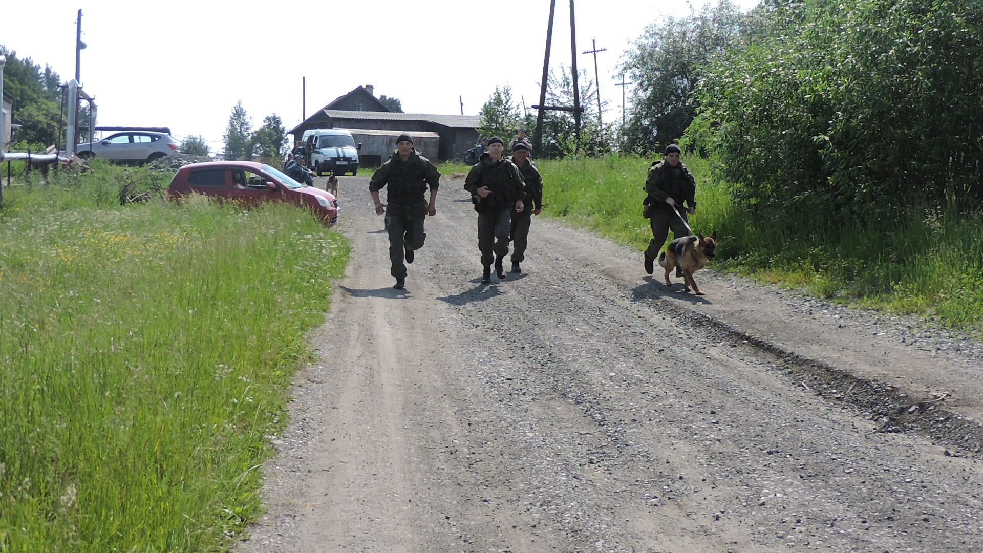 В Верхотурье сотрудники ИК-53 с собаками смогли отыскать трех заблудившихся  грибников - Фото 4